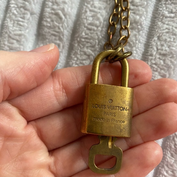 Louis Vuitton Gold Lockchain - Picture 4 of 6